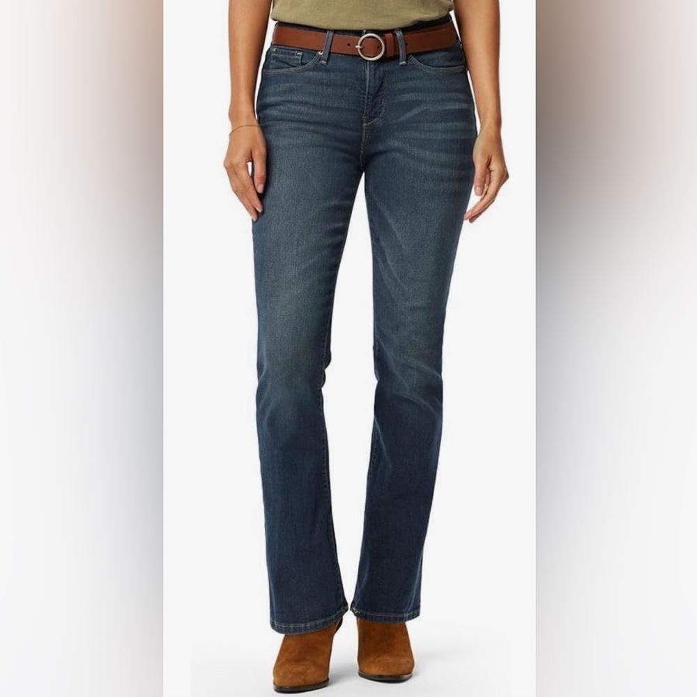 Levi’s Strauss Signature Gold Mid-Rise Bootcut Jeans Size 8 Long gently used